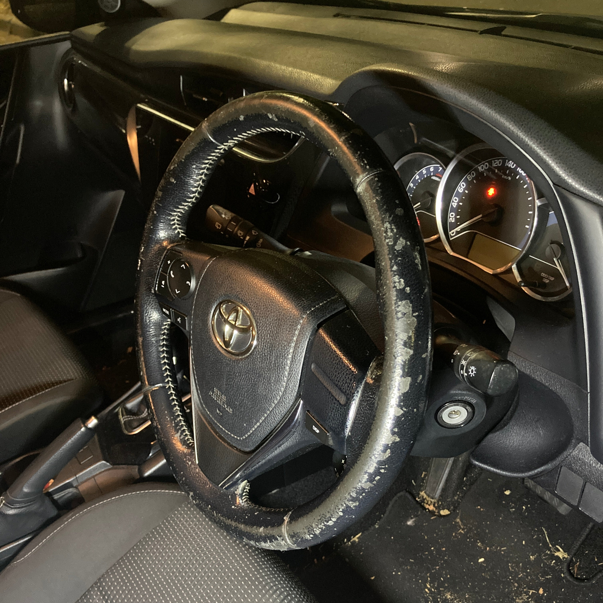 Original steering wheel before fitting a wrap
